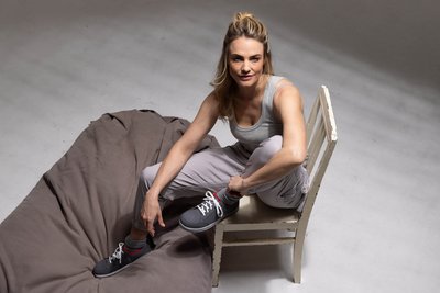 Backstage Einblick in Werbefotografie Produktionsprozess im Studio.