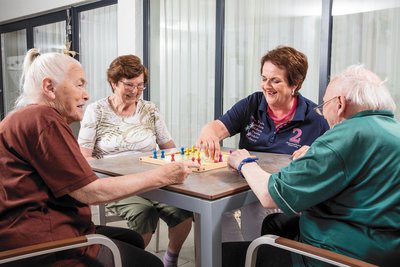 Alltag im Seniorenheim zeigt echtes Employer Branding vom Fotograf Nürnberg