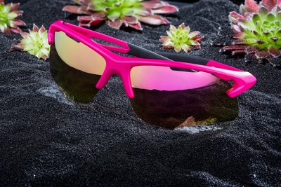 Sonnenbrille nachhaltig inszeniert – Werbefotografie Nürnberg für Markenkommunikation.