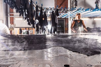 Unternehmensfotografie der Lederproduktion umgesetzt vom Fotograf Nürnberg.