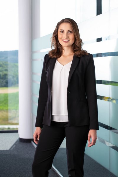 Geschäftsleitung Portrait Frau – Corporate Identity
