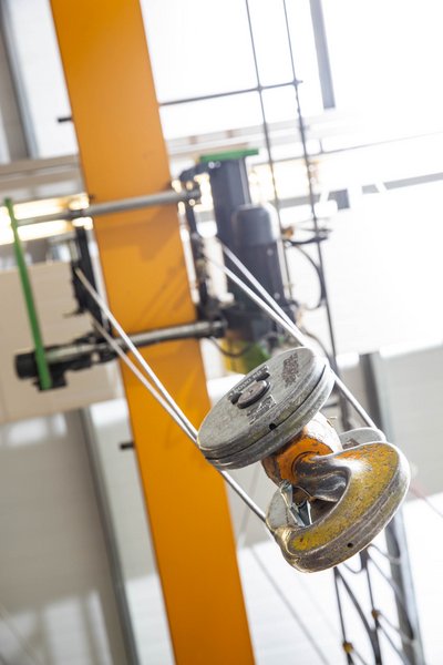 Schwerlastkran Detailaufnahme Produktion