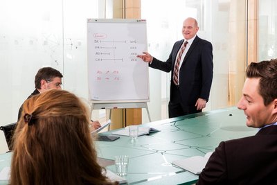 Firmenleiter Vortrag am Flipchart Fotograf Nürnberg