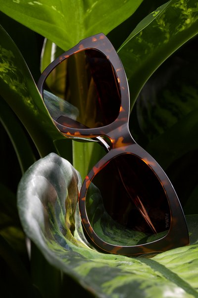 Elegante Brille im Studio fotografiert – professionelle Produktfotografie Nürnberg.