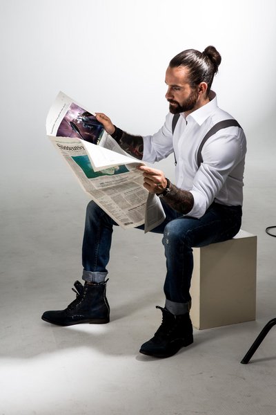 Teamwork im Studio mit Adrian – Fotograf Nürnberg