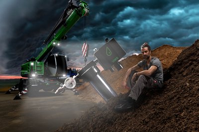 Industriearchitektur als Kulisse für kreative Werbefotografie in Nürnberg.