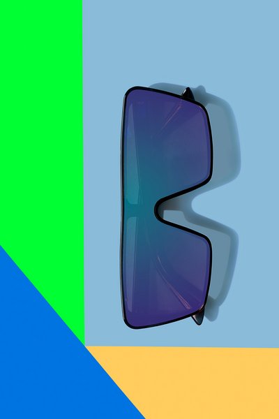 Werbefotografie Sonnenbrille mit bunten Pop-Art Farbflächen