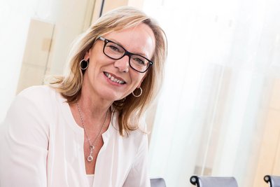 Portrait einer Mitarbeiterin Werbefotograf Nürnberg