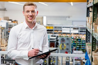 Ausbilder in der Produktion – Corporate Fotografie