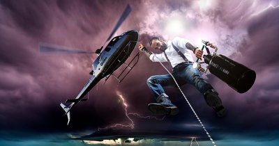 Surreale Fotografie – Mann seilt sich vom Helikopter ab | Fotograf Nürnberg & Imagefotograf Nürnberg