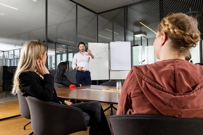 Werbliche Unternehmensdarstellung für starke Corporate Identity und Markenauftritt.
