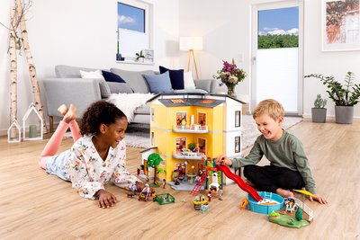 Playmobilhaus in Studio-Umgebung fotografiert vom Imagefotograf Nürnberg.