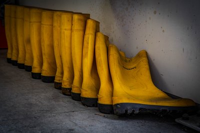 Gummistiefel in der Produktion – Detailaufnahme